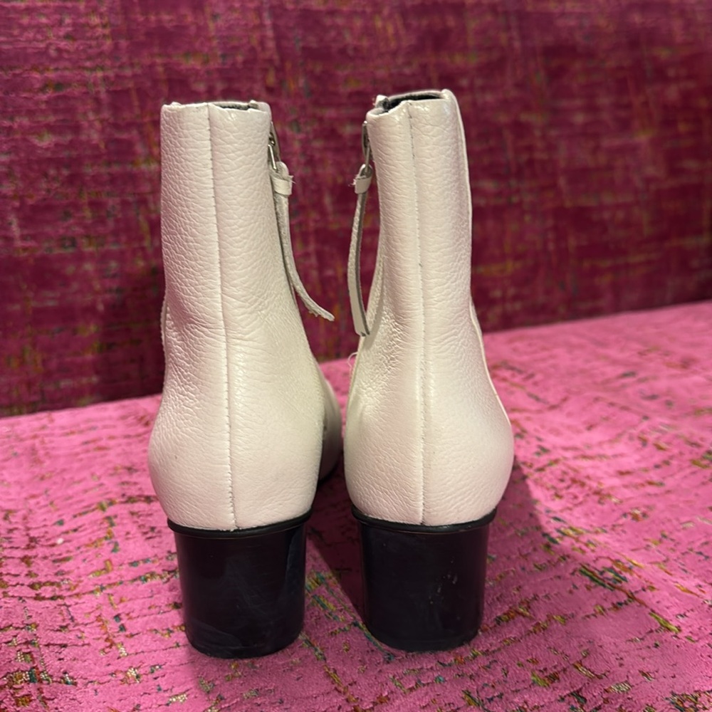 White leather ankle boots sz 6.5, EUC - Picture 3 of 6